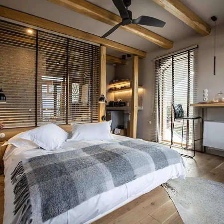 Azanias Apartament